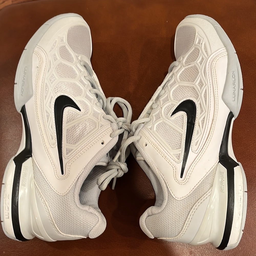 White with black trim Nike Air Zoom Breathe 2K11 Tennis shoes  - Size 6 - Picture 7 of 11